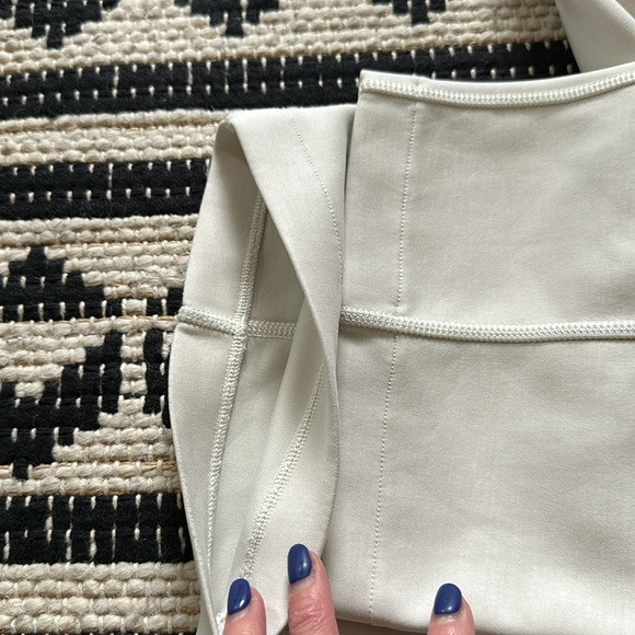 Nwot LULULEMON Softstreme High-Rise Pant Regular - Picture 8 of 8